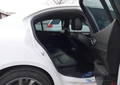 2017 Alfa Romeo Giulia Awd z USA, uszkodzony, nr VIN ZARFAEDNXH7550518